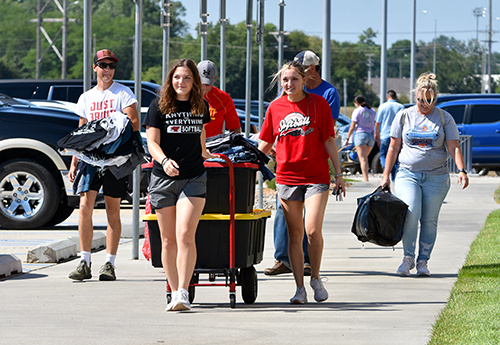 Students Move in to Northeast residence halls